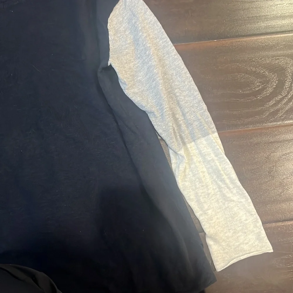 Vince Navy Colorblocked Sweater, size M